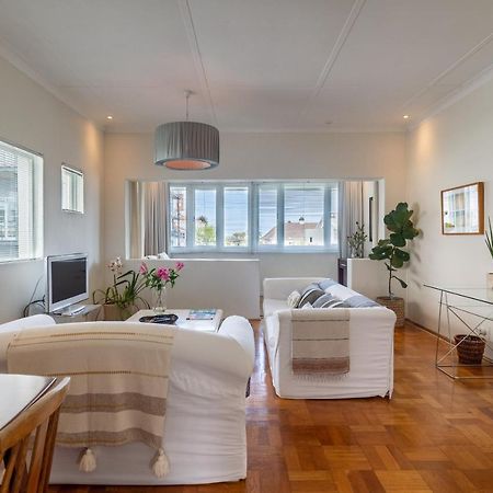 Portswood Mews - Chic White Studio Apartment Green Point Le Cap Extérieur photo