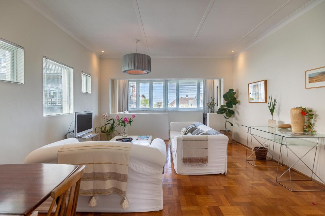Portswood Mews - Chic White Studio Apartment Green Point Le Cap Extérieur photo