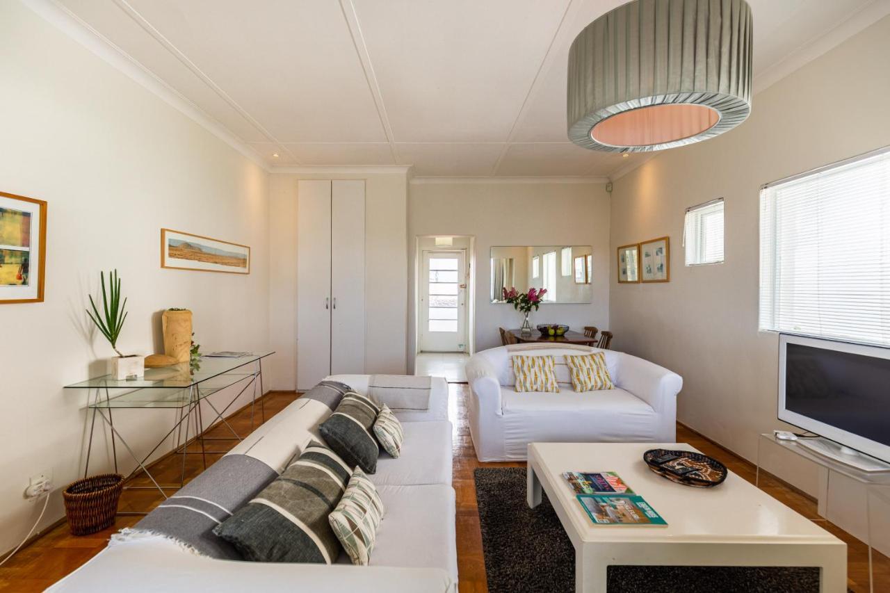Portswood Mews - Chic White Studio Apartment Green Point Le Cap Extérieur photo